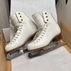 Jackson Figure Skates Size 3.5 | Ultima Mark IV Blades | Leather | Beginner